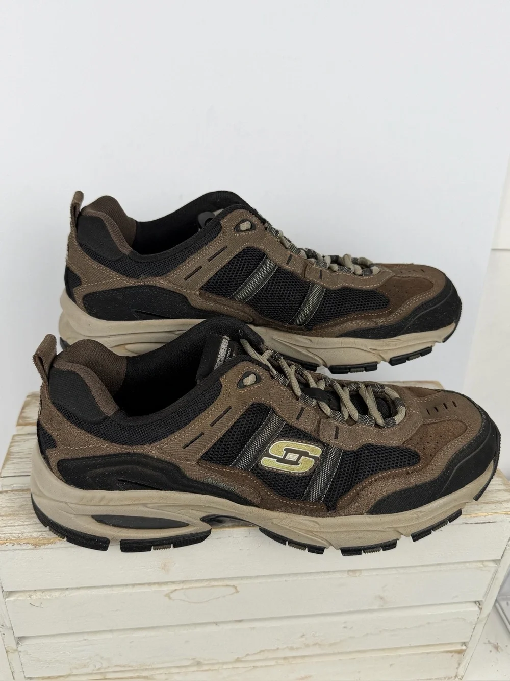 Skechers Men's Vigor 2.0 Trail sport shoes in brown and black leather size 11